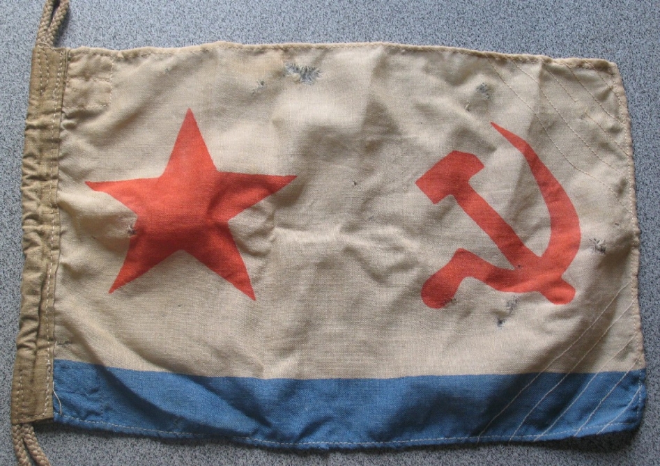 Флаг с рабочего баркаса ркр "Грозный" (фото Чеснокова В.)