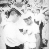 Санька Ревуцкий с французским моряком (фото А. Ревуцкого)