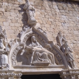 Рельеф на церкви в Старом Городе