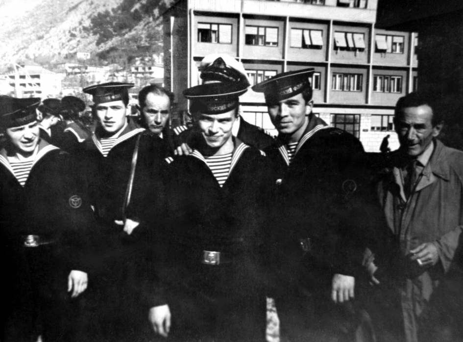 Котор. Увольнение в город. Впереди на фото Демидов, Жердев.