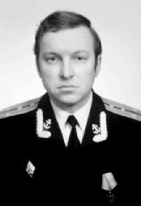 Командир дивизиона движения Серебряков Юрий Владимирович