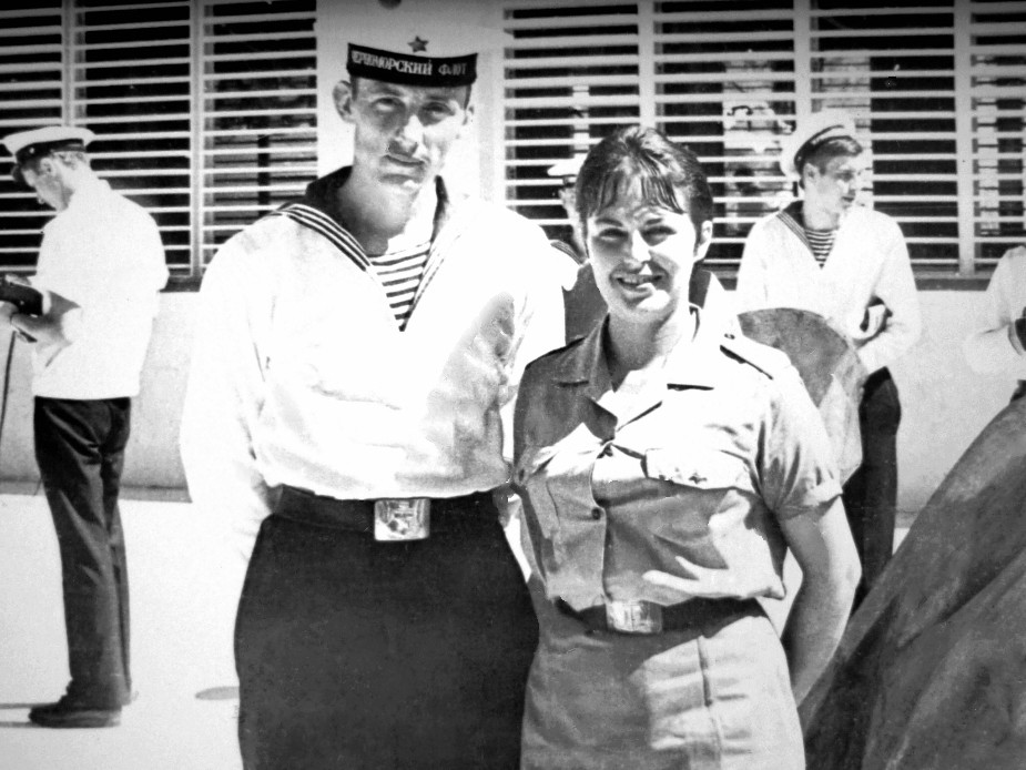 1969г. Куба. г. Гавана с кубинской военно служащей (переводчица)