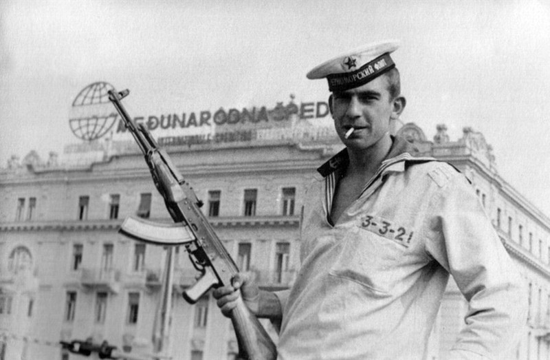 Заграничный туризм 70-х. Кто на танке, а мы на ракетном крейсере(фото С.Яковенко)