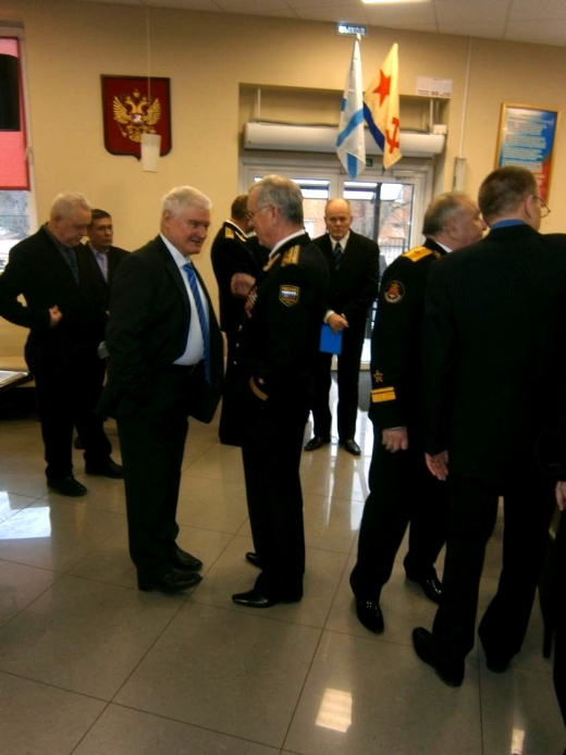 Кафе оформлено под стиль крейсерской кают-компании офицеров
