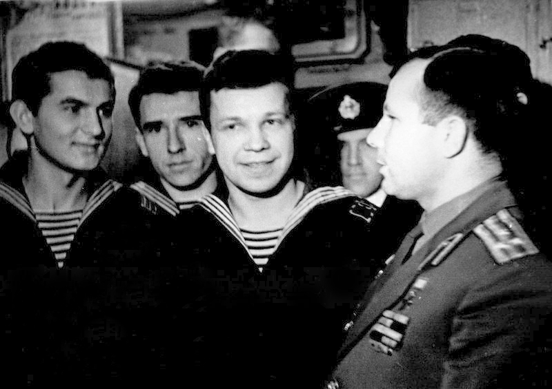 Юрий Гагарин на нашем крейсере. 1965 год.