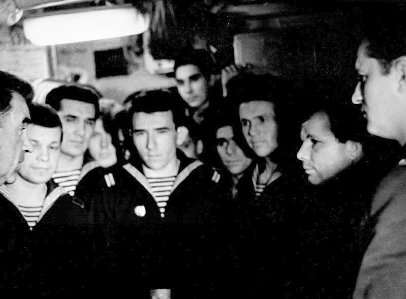 Юрий Гагарин на нашем крейсере. 1965 год.