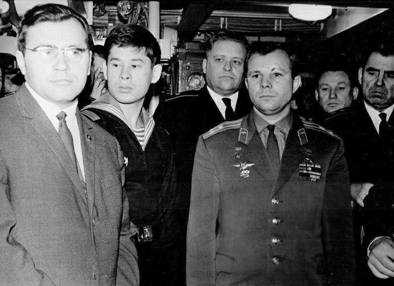 Юрий Гагарин на нашем крейсере. 1965 год.
