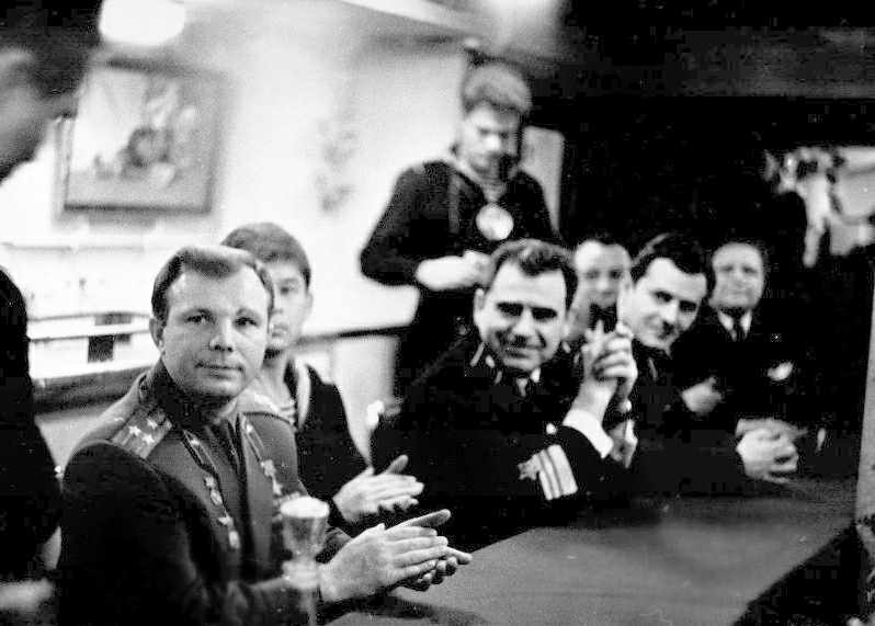 Юрий Гагарин на нашем крейсере. 1965 год.
