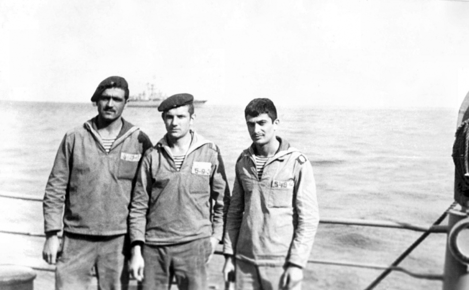 На море