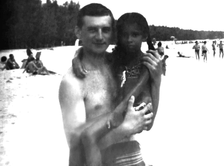 А.Дядченко и кубинская девочка
