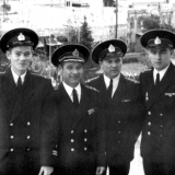 На берегу. Слева А Пенкин, А. Павлов