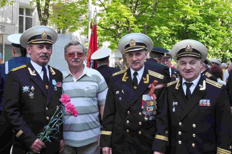 Юрий Алимов, Валерий Кутьин, А Макаренко готовятся к торжественному маршу