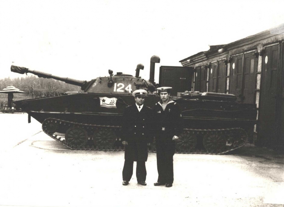Морская пехота (к 100-летию ВЛКСМ)