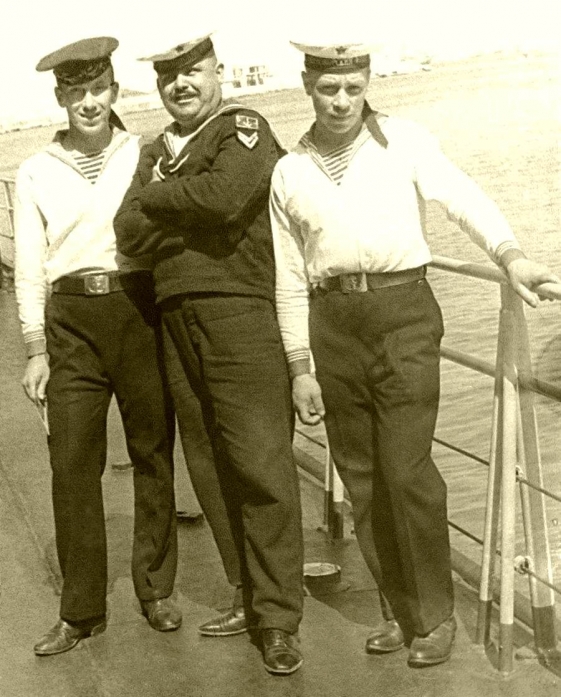 Латакия 1968 год. Слева М.Бодунов, матрос Сирии, С.Кочнев