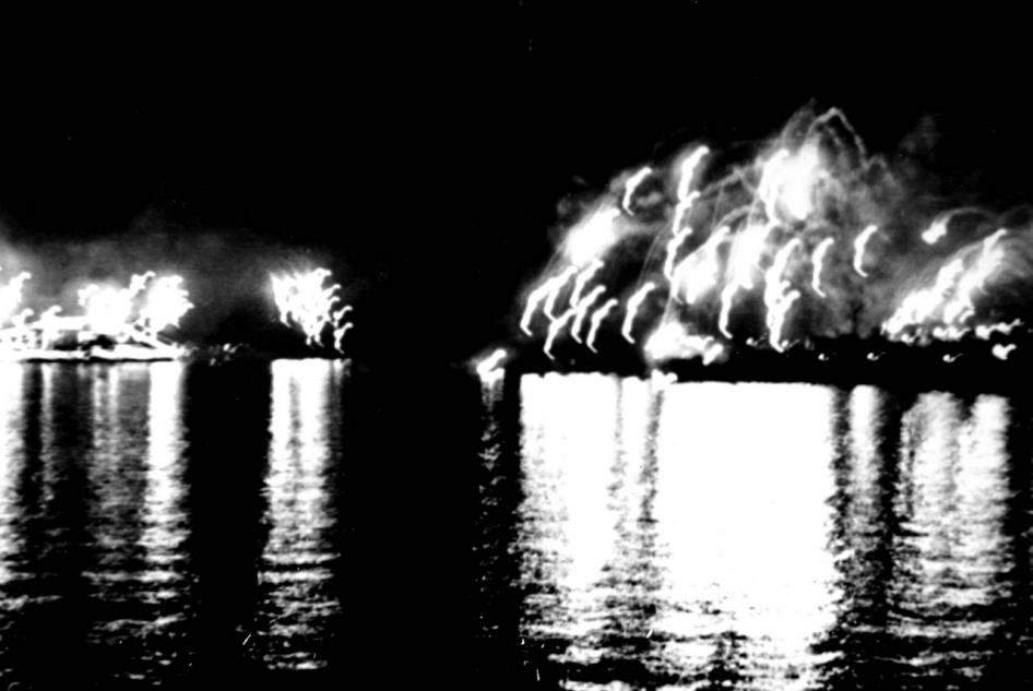 Салют на день ВМФ в Севастополе