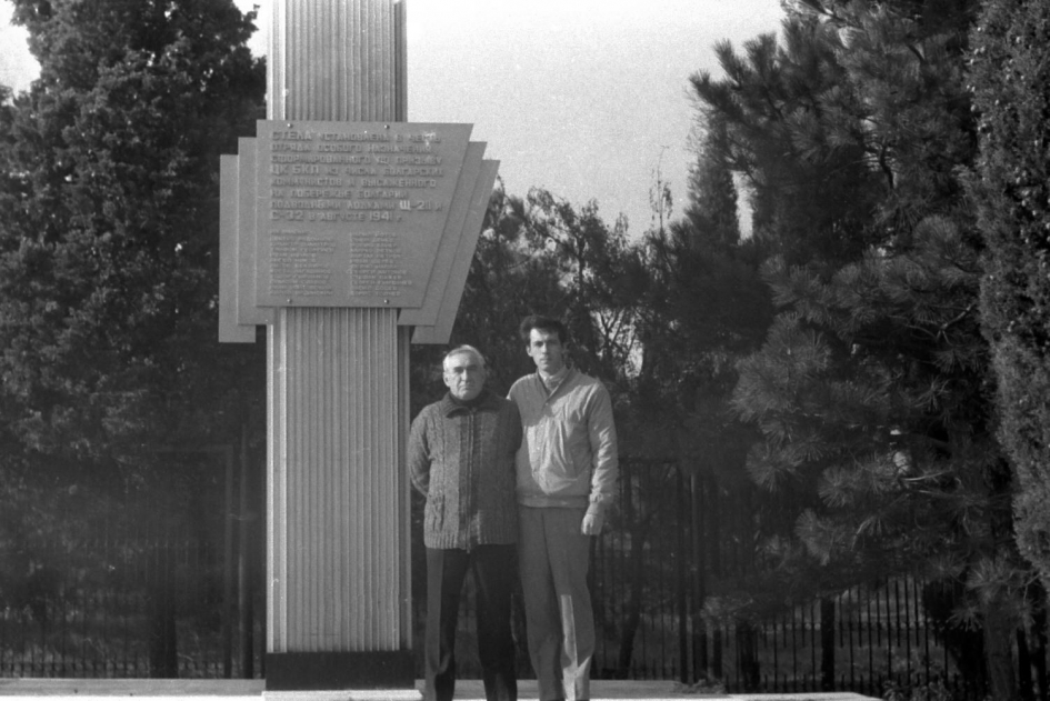 НИКОЛАЙ  ИВАНОВИЧ   СО  СТАРШИМ  СЫНОМ  ЯРОСЛАВОМ