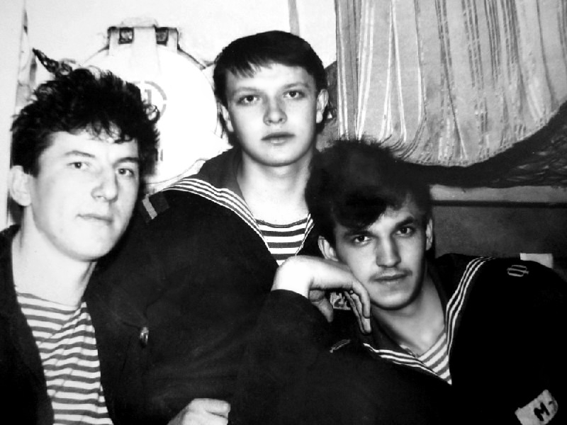 Атаев Юра, хлеборез; Запорожан Витя - БЧ-2, шкипер; Конык Петр - медик