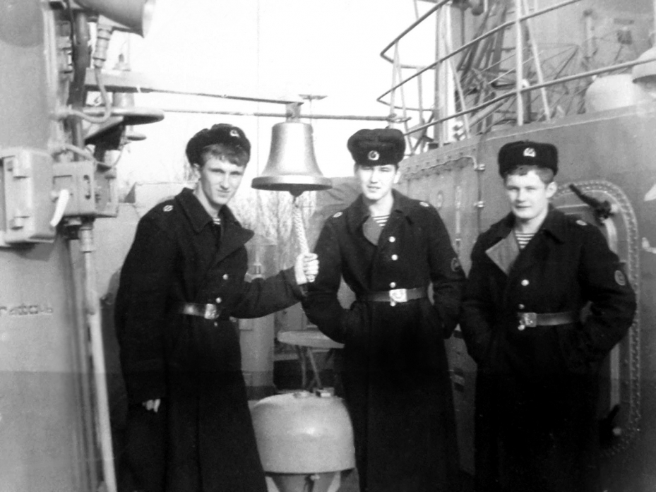Посередине Андрей Куликов