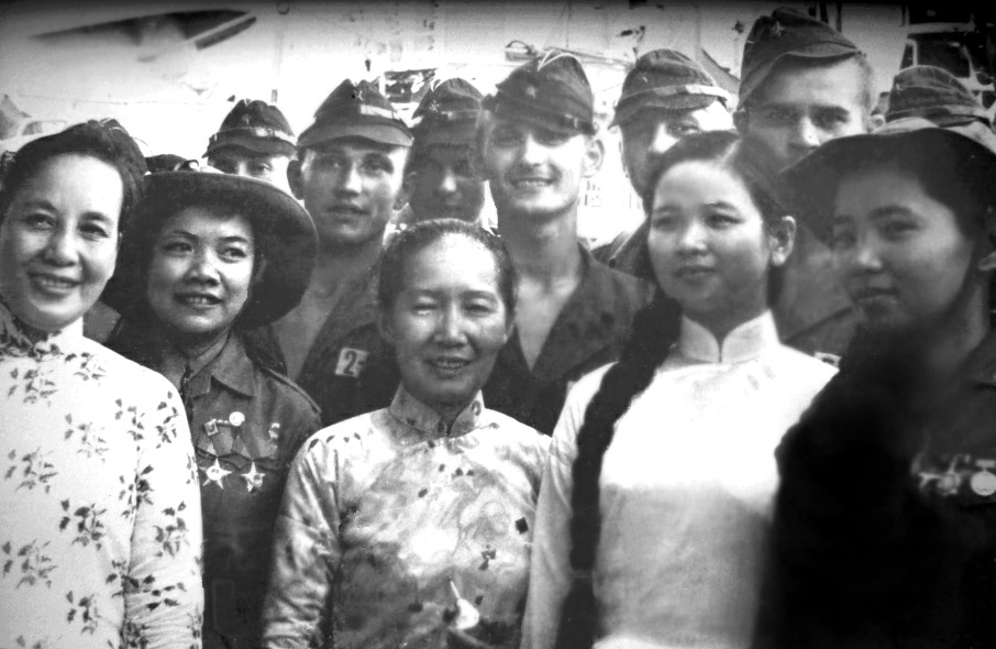1969г. Куба. г. Гавана вьетнамская делегация которая прибыла на Кубу с визитом на день кубинской революции посетила и Грозный